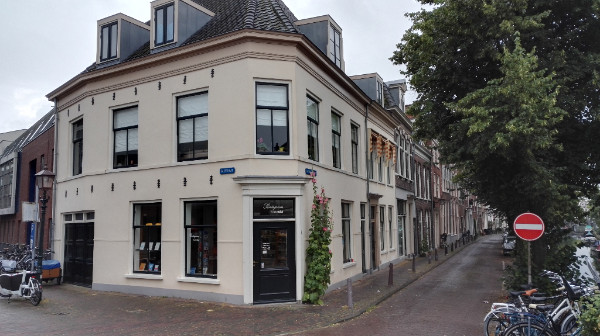 Bakenessergracht 1 Haarlem Pentagram boekwinkel